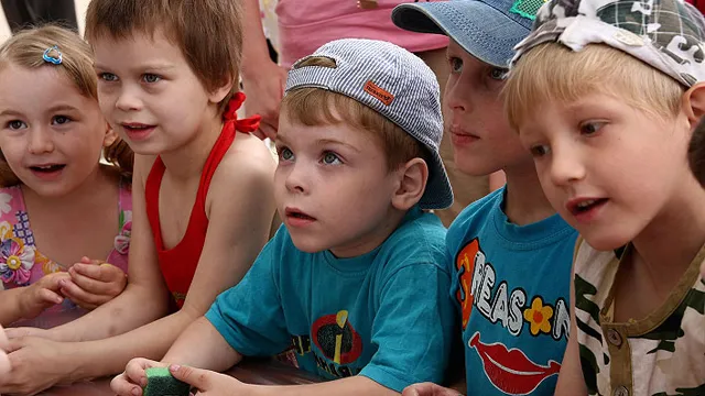 Забронировать детскую путевку в летний лагерь можно через интернет