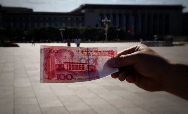 Стоит ли хранить деньги в юанях вместо долларов