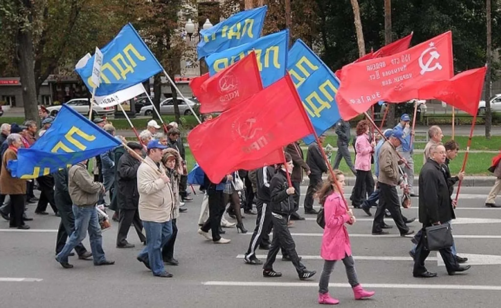 Жириновский и Зюганов зарегистрированы кандидатами в президенты 