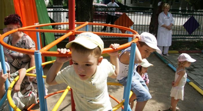 В Липецке выявлено более 100 опасных детских игровых комплексов