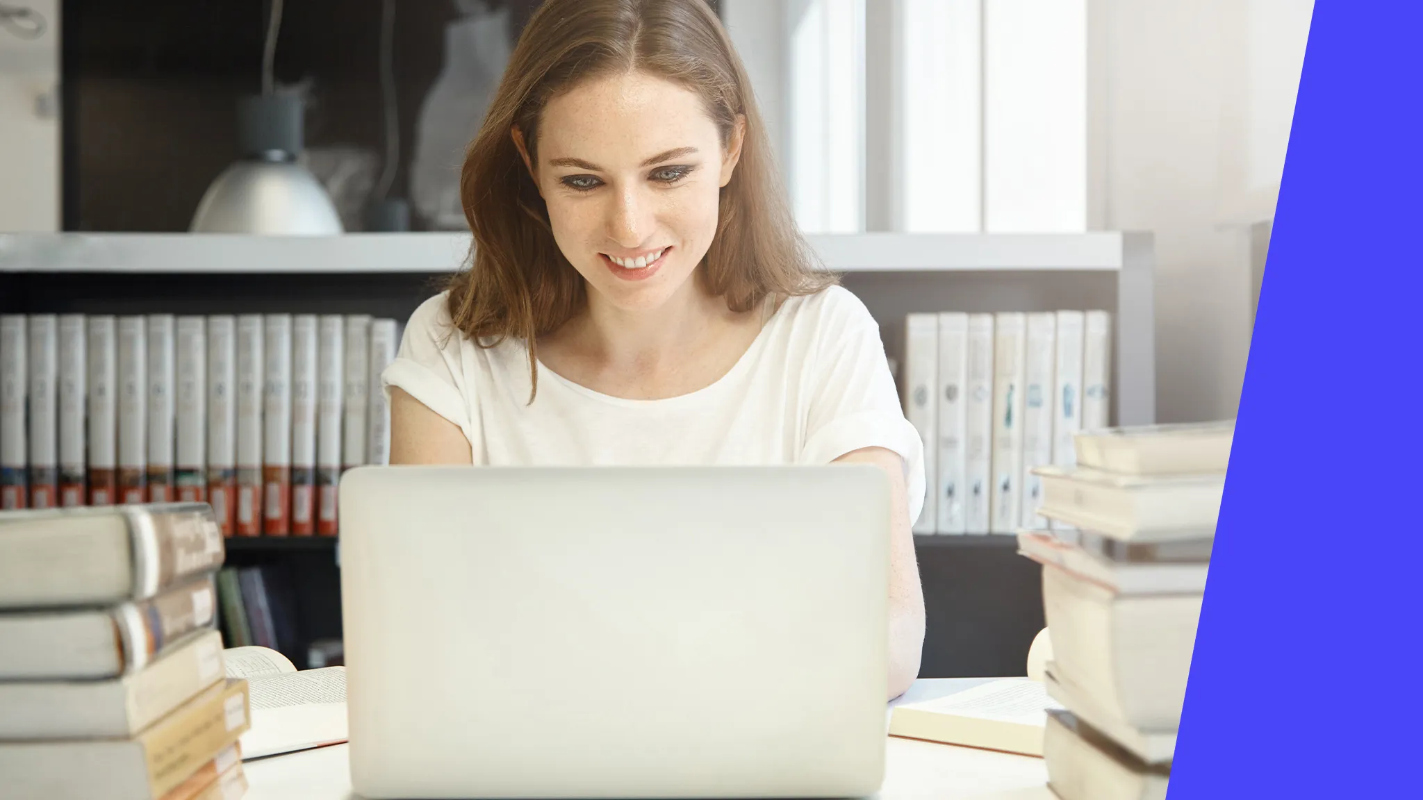 Консультант налоговое право. Бухгалтерский учет логотип. Логотип бухгалтерские услуги. Бухгалтерские услуги листовка. Эмблема бухгалтерского центра.