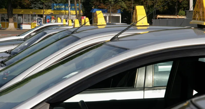 В Свердловской области налоговики провели проверки таксомоторных компаний 