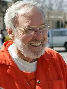 В США расследуют деятельность секты многоженцев