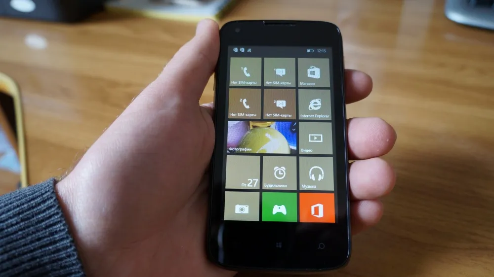 Motorola представила смартфон с “небьющимся” экраном