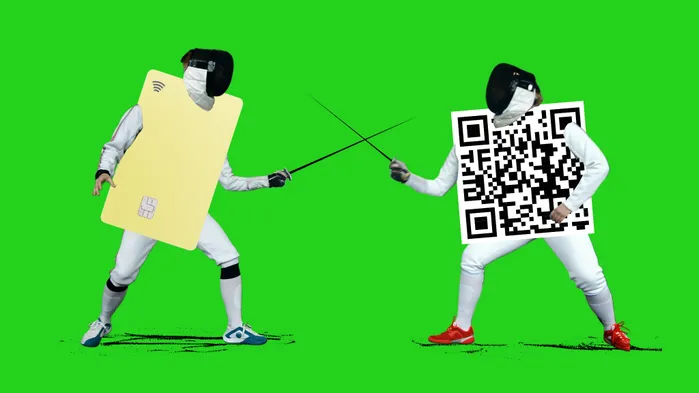 Оплата по QR-коду или банковской картой: что выбрать бизнесу