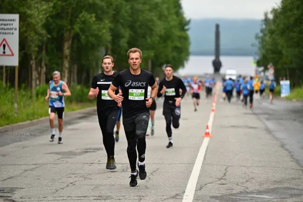 Энергия дистанции и тепло традиций: Ahmad Tea поддержала забег NikelRun 2025