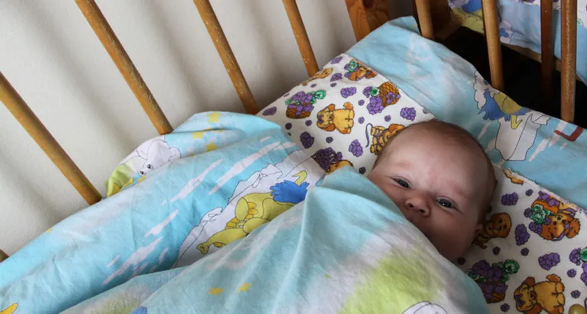 За детьми, усыновленными иностранцами, предлагают закреплять российское гражданство