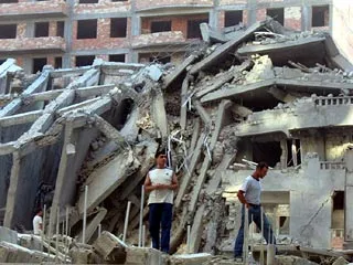 Растет число погибших при обрушении дома в Баку