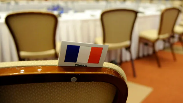 Франция грозит отменить контракт с РФ по «Мистралям»