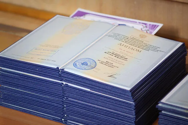 Российских выпускников обеспечат электронными дипломами