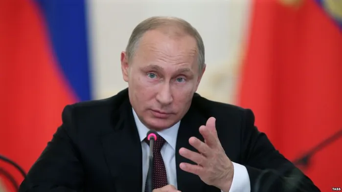 Путин: государство будет платить ежемесячно до полутора лет за рождение первенца