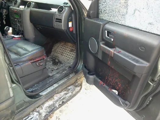 Land Rover Константина Воеводкина. Фото сделано потерпевшим сразу после нападения.
