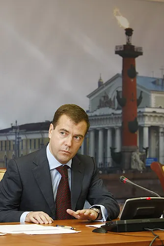 Медведев займется децентрализацией власти