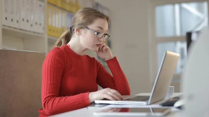 Как заполнить 6-НДФЛ за 9 месяцев 2025 года: подробная инструкция с образцом