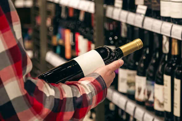 В Госдуме предложили запретить продажу алкоголя в супермаркетах