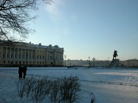 Площади Декабристов в Петербурге вернули историческое название. Она снова Сенатская