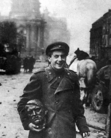 Советские солдаты в 1945 году покоряют Германию